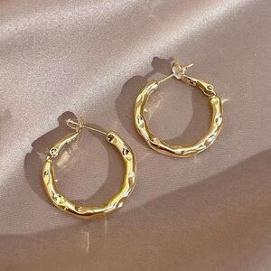 Minimalist Gold Hoop Earrings